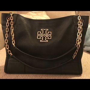 Beautiful gently used Tori Burch. 🎉Reduced price.